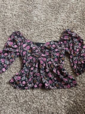 Floral Off-Shoulder Peplum Top in Black and Pink